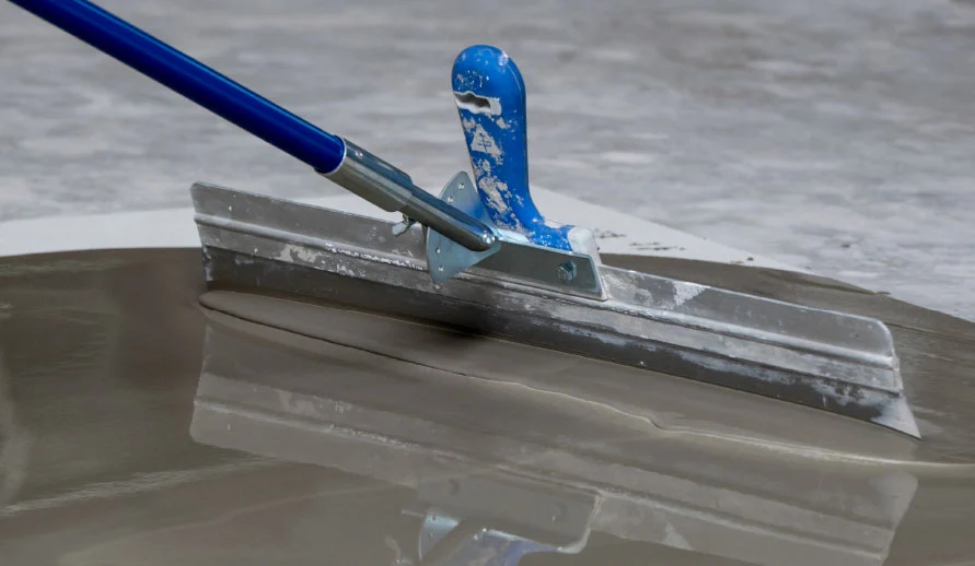 Cement-based floor levelling compound