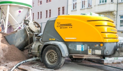Speziell für die Verarbeitung in konventionellem Estrich liefert CASEA unseren casufloor AB 30 syn